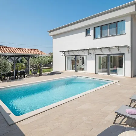Holiday home Mia